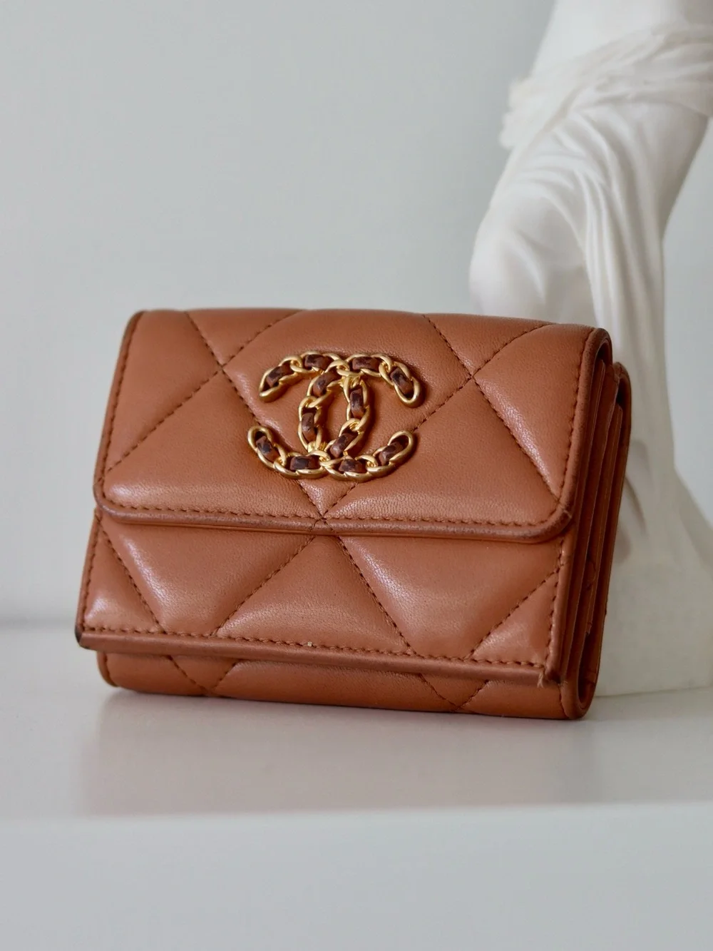 Chanel 19 Trifold Flap Compact Wallet Brown‎